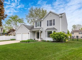865 Lilac Ct, Carol Stream, IL 60188