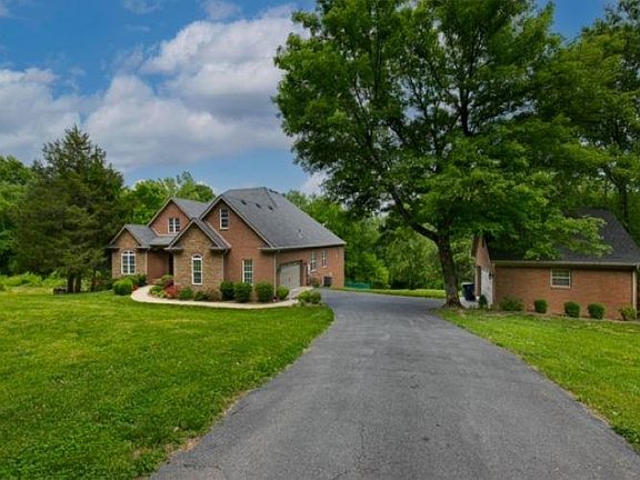 2nd image of 315 McFarland Ln