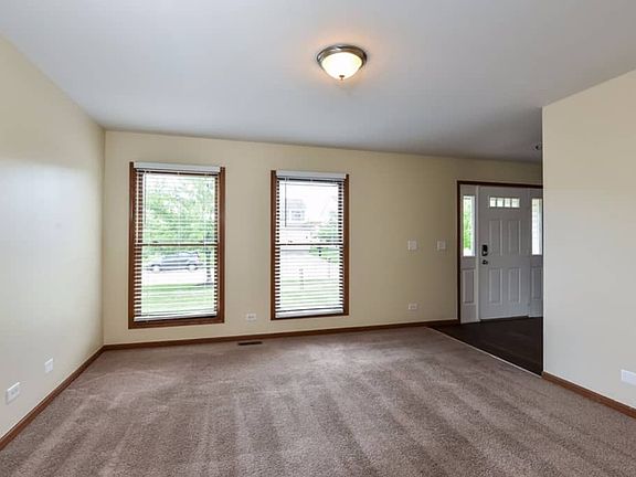 3rd image of 4907 Lobelia Ln