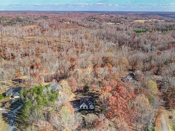 3rd image of 221 E Plantation Cir