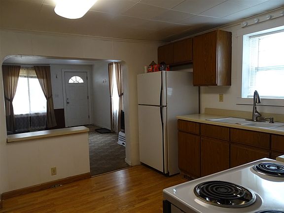 3rd image of 1105 W C St