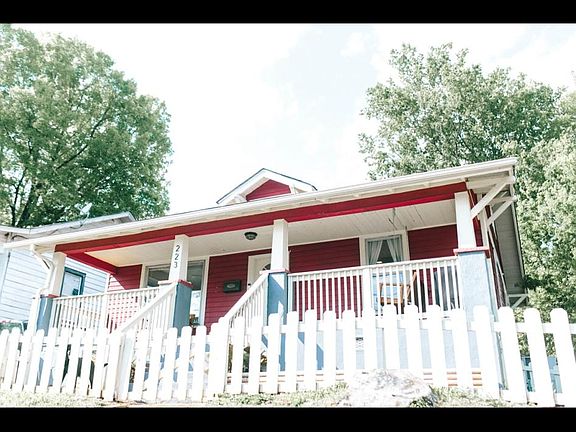 4th image of 223 E Glenwood Ave