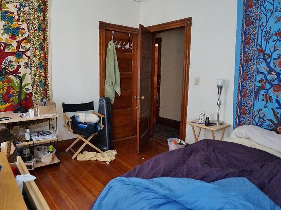 2nd image of 40 Weld Hill St #33