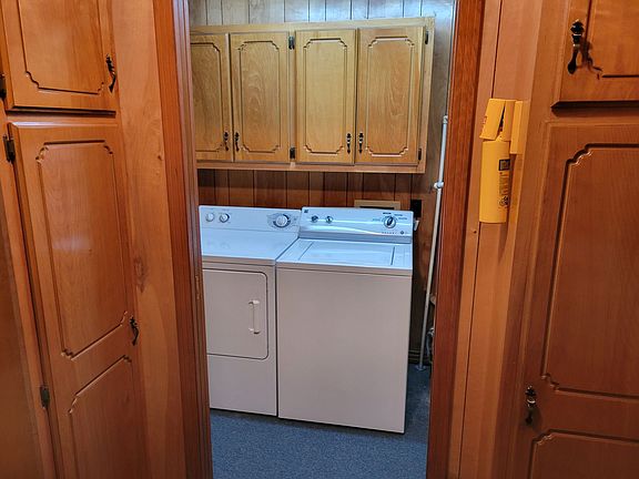 5th image of 912 N Main St