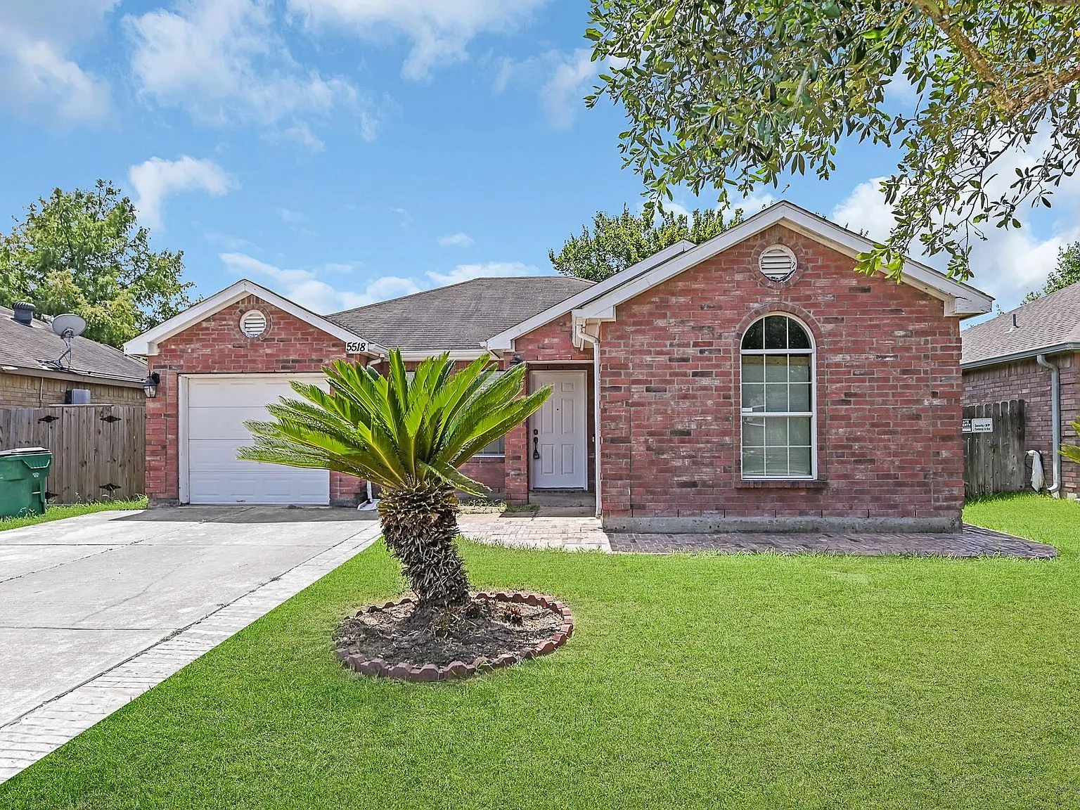 4 bed, 2.0 bath, 1365 sqft, $1,600 — Photo 2