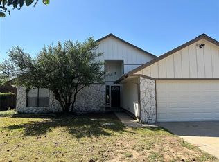 408 NE 16th St, Moore, OK 73160