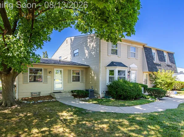 104 Lake Village Dr, Walled Lake, MI 48390