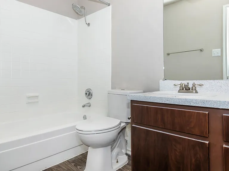 Eagle's Point Apartments — Photo 58