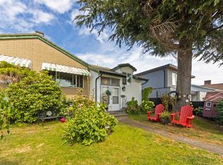 6593 Lochdale St, Burnaby, BC V5B2M7