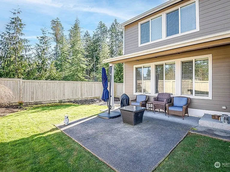 4210 Dudley Dr NE — Photo 16