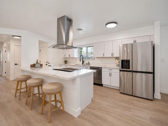 1117 Singingwood Rd, Sacramento, CA 95864
