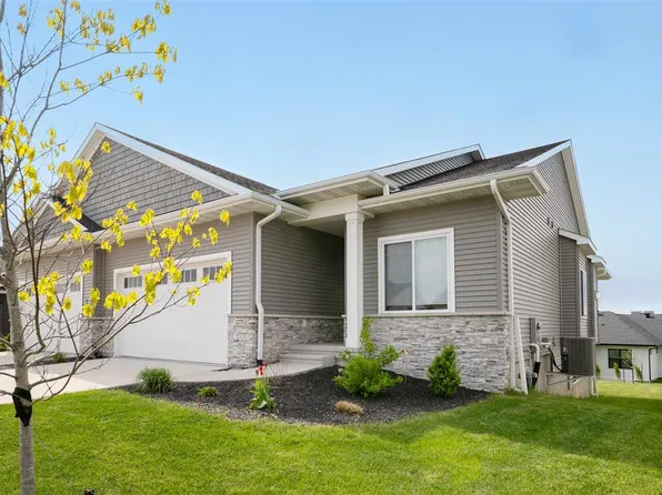 1275 Berkshire Ln, North Liberty, IA 52317