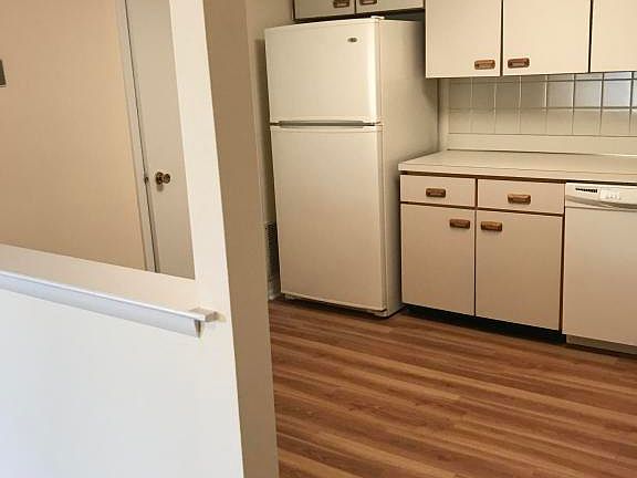 3rd image of 717-5 Zlotkin Cir