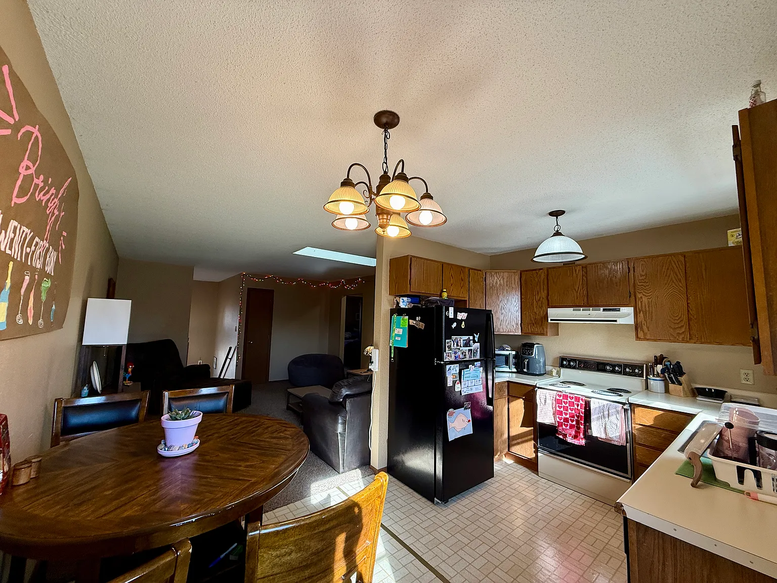 1042 Castlewood Dr — Photo 3