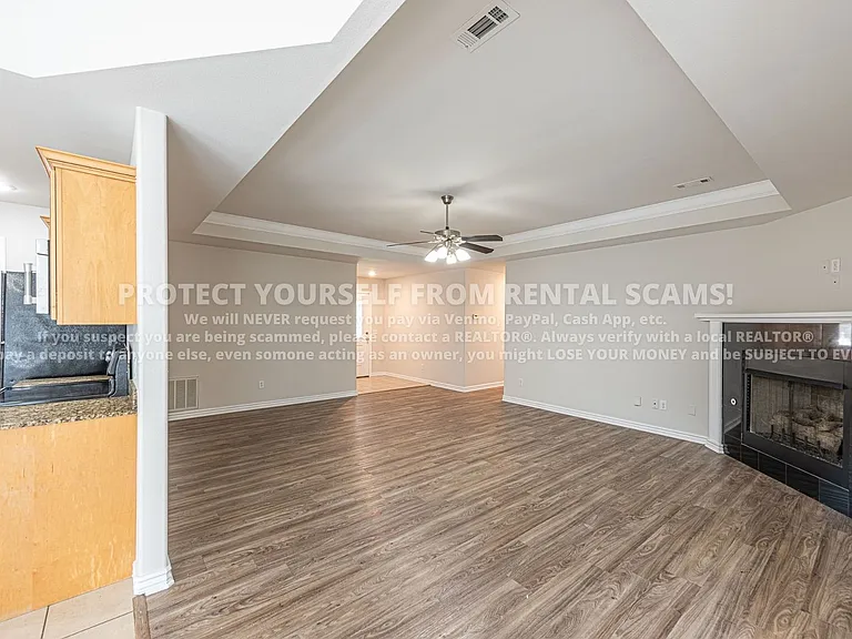 1674 N Hazeltine Dr — Photo 4