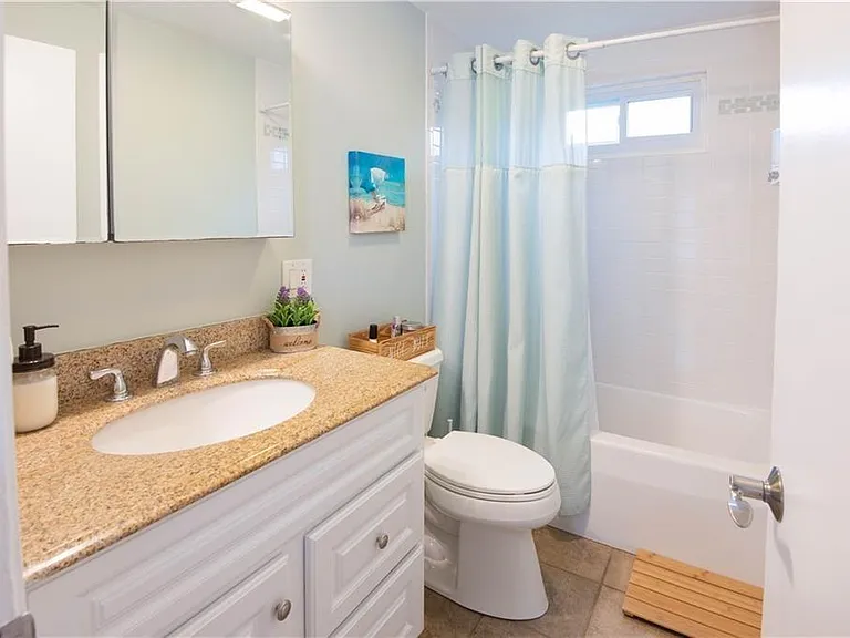 391 Aquidneck Ave — Photo 7