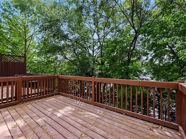 1915 Sterling Oaks Cir — Photo 15