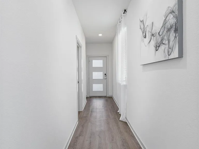 120 Scarborough Way — Photo 3