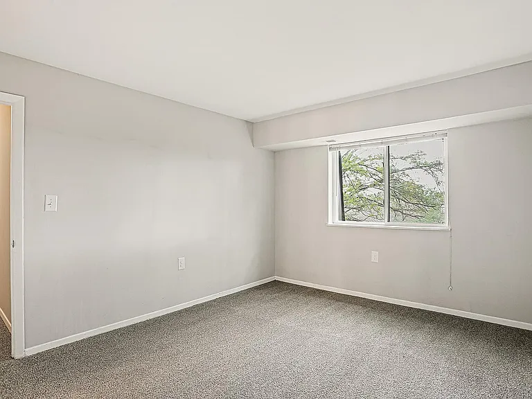 Meadow Creek Apartments — Photo 16