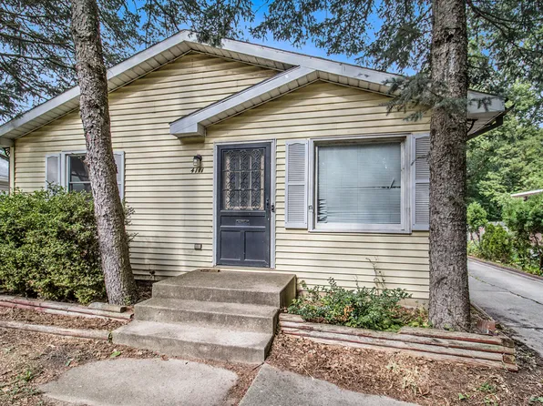 4111 Woodstock Ave SE, Wyoming, MI 49548