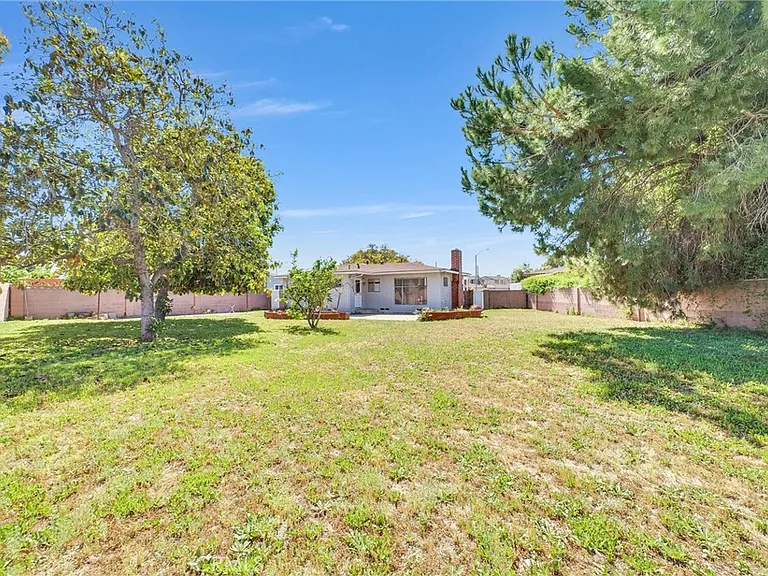 2551 W Rome Ave — Photo 16