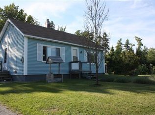 318 Ridge Rd, Robbinston, ME 04671