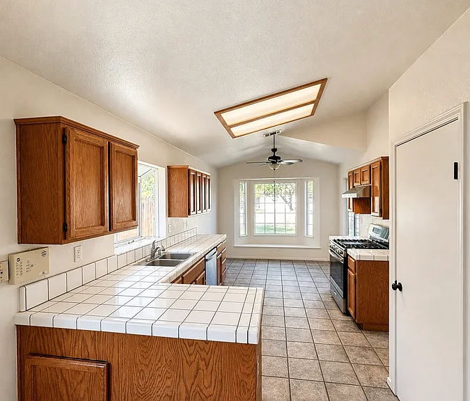 10439 River Oaks Dr — Photo 2