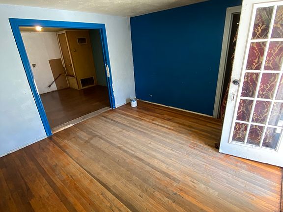 4th image of 819 E Southcross