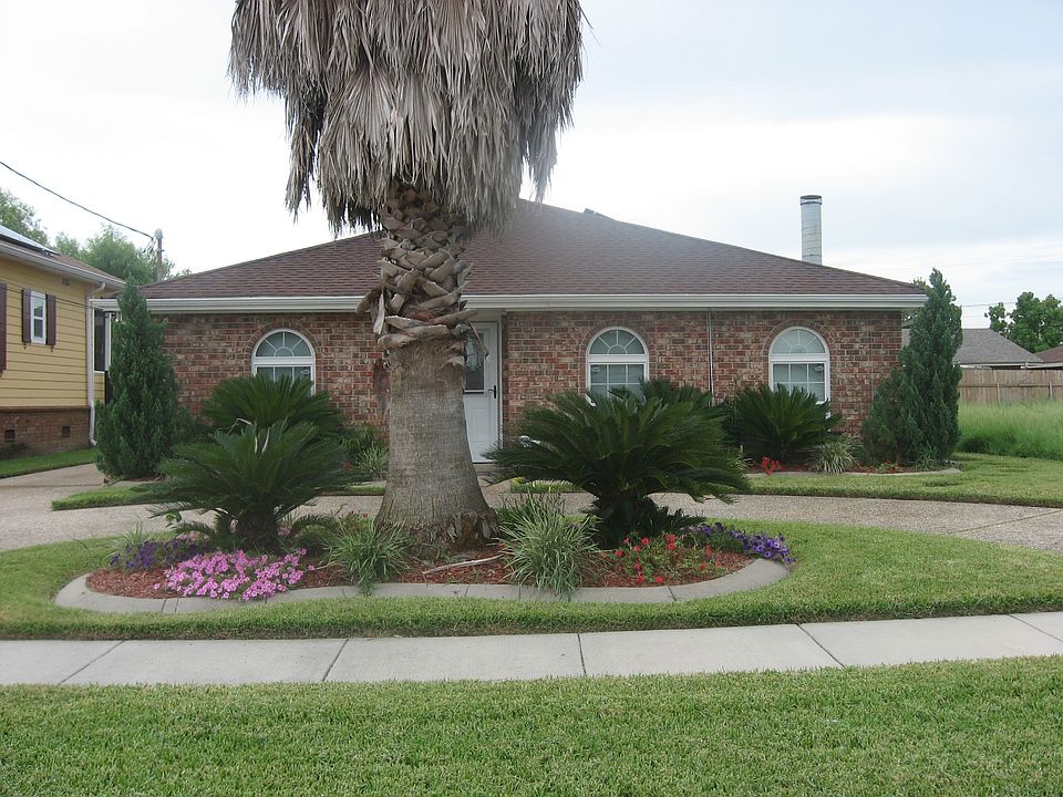 Great family home for lease, nicely landscaped