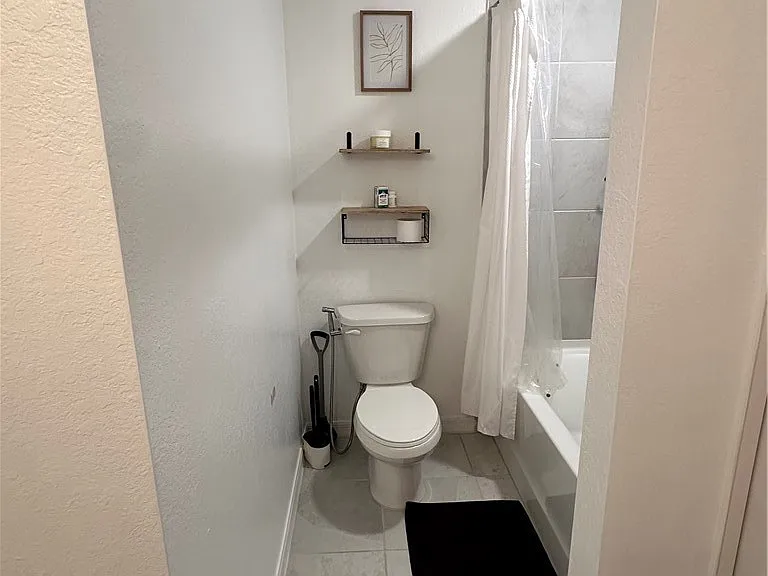 1912 NE 2nd Pl — Photo 22