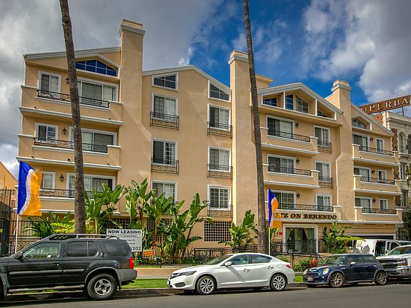 5th image of 341 S Berendo St APT 302