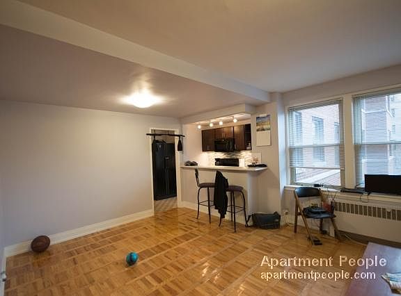 3rd image of 4900 N Marine Dr APT 306