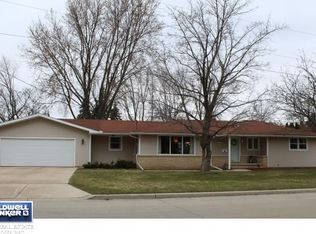 18 E Silverspur Ln, Appleton, WI 54915