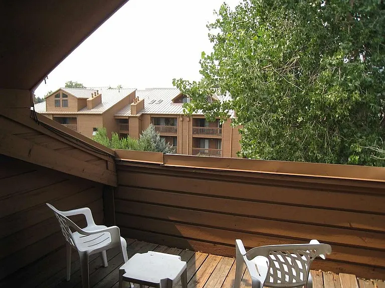 4 decks- all Bedrooms have decks