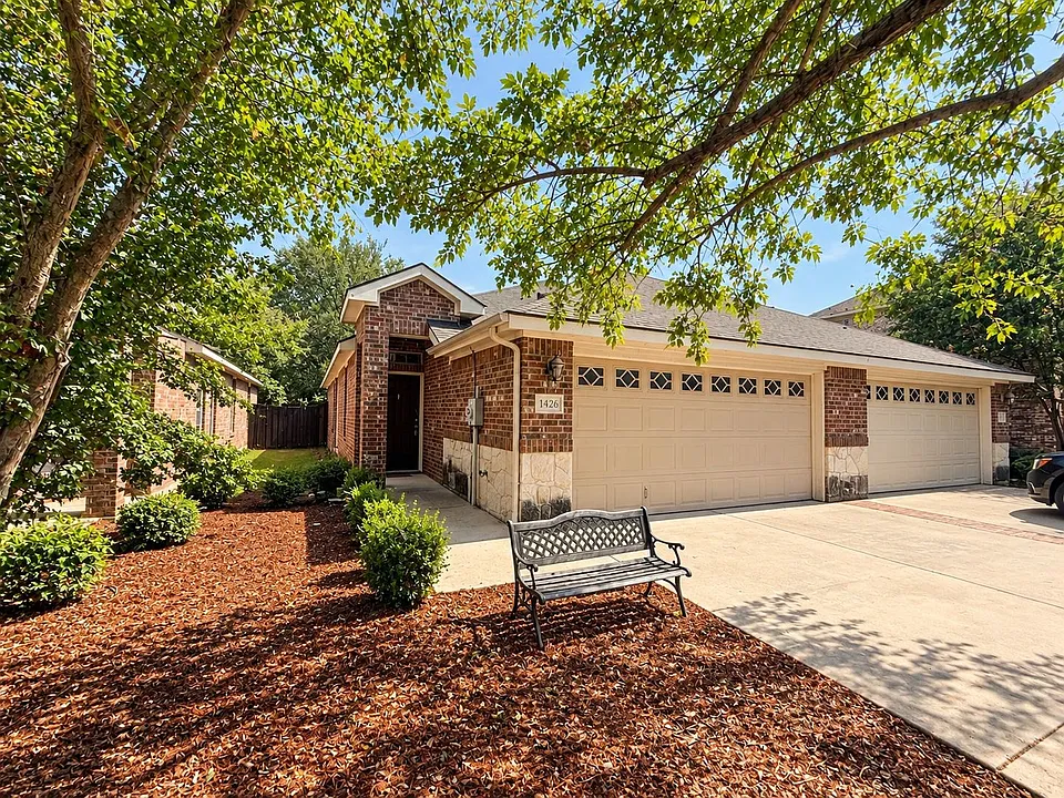 1426 Ravenwood Dr