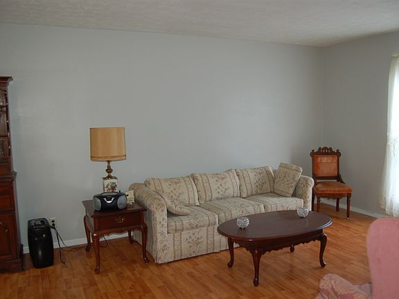 3rd image of 6185 Willow Hill Ct
