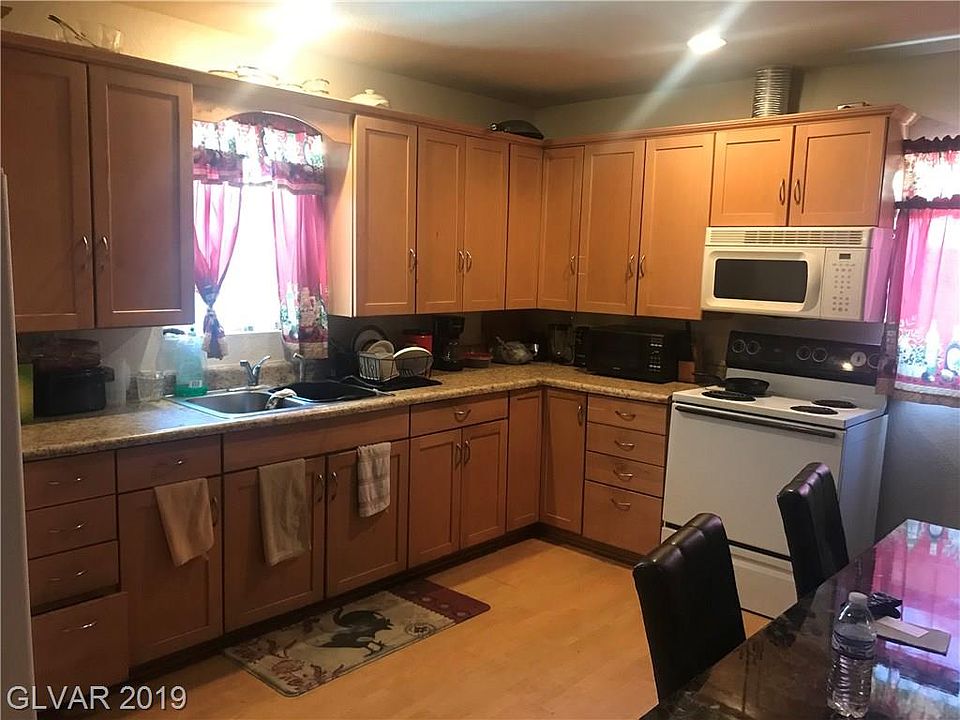 2nd image of 300 Vandalia St