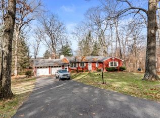 23 Hampton Heights Rd, Lafayette, NJ 07848
