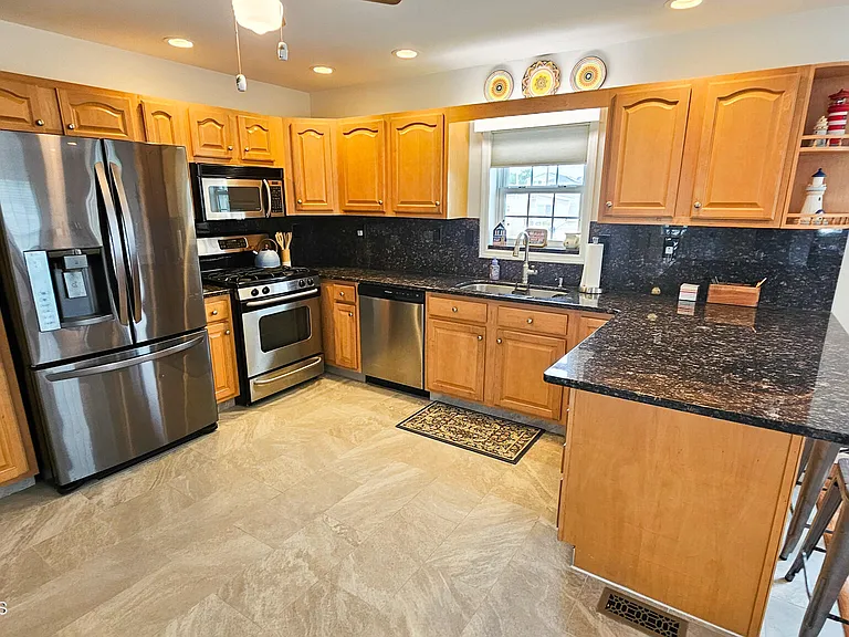 24 Dorothy Dr — Photo 11
