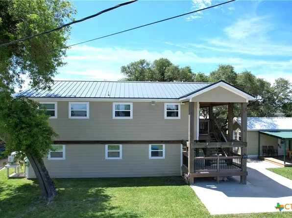 911 W Madison Ave, Port O Connor, TX 77982