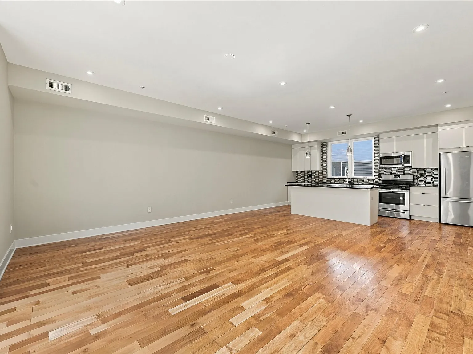 2 bed, $1,800 — Photo 2