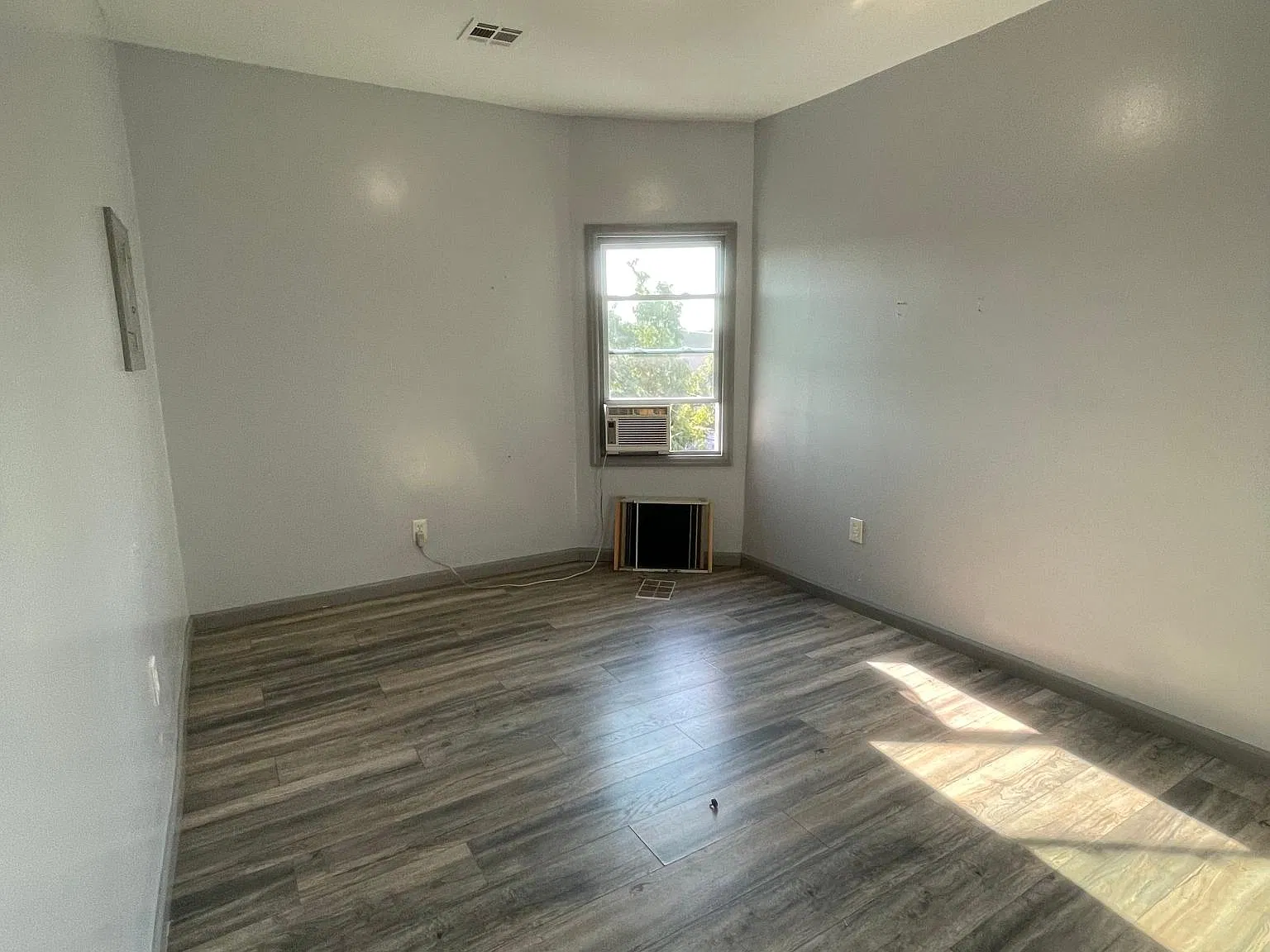 2 bed, 800 sqft, $2,200 — Photo 3