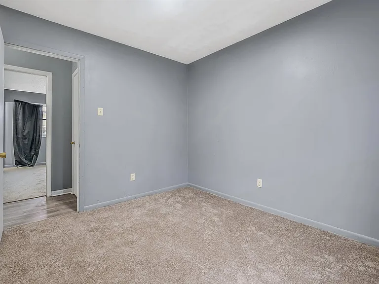 1219 N Parker St — Photo 12
