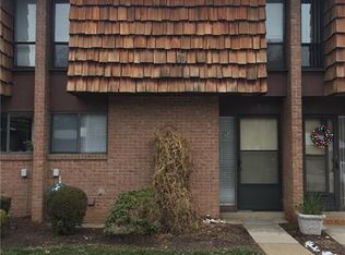 5 Forest Green Dr, Coraopolis, PA 15108