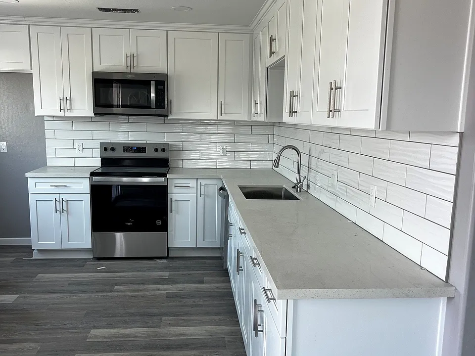 338 N H St #338