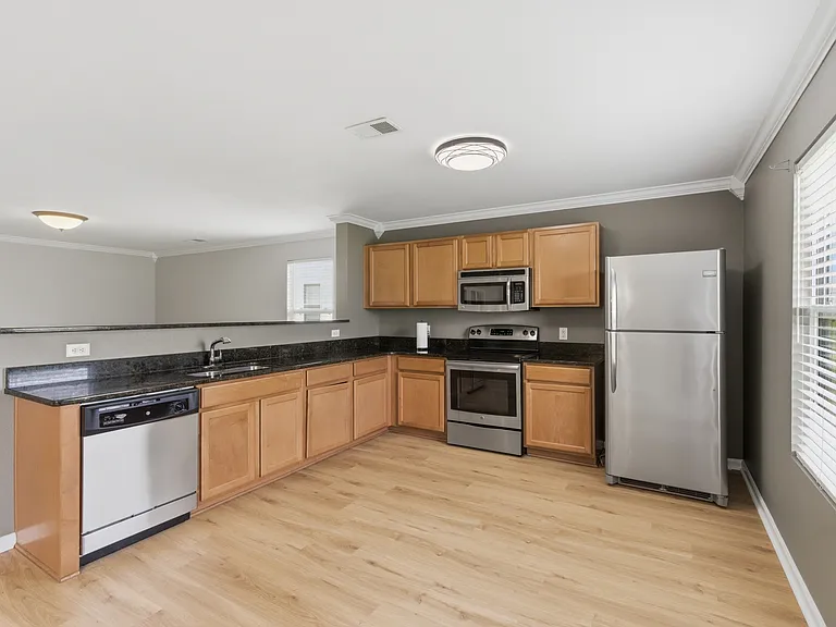 29889 Glenrose Way — Photo 4