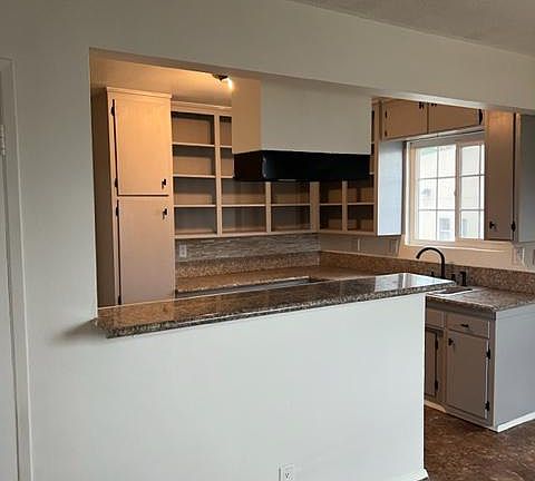 4th image of 140 W Hyde Park Blvd