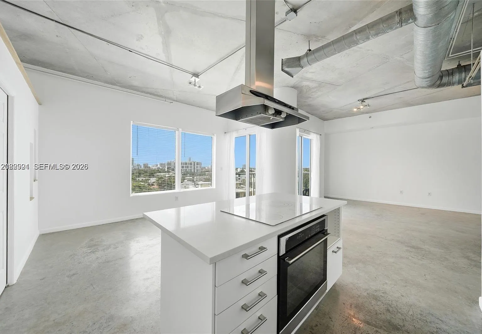 Neo Condo — Photo 3