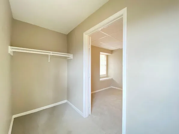 218 Hollywood Dr, Conroe, TX 77303