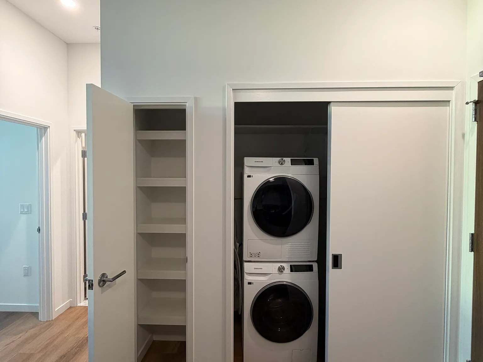2 bed, 914 sqft, $4,600 — Photo 3
